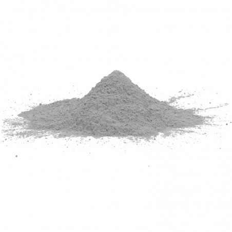 Un petit monticule de poudre fine et grise repose sur une surface blanche et unie, suggérant un matériau utilisé pour la constru Un petit monticule de poudre fine et grise repose sur une surface blanche et unie, suggérant un matériau utilisé pour la constru