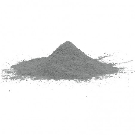 Grijs poeder vormt een kleine heuvel, zittend op een wit oppervlak, gelijkmatig verspreid rond de basis. Grijs poeder vormt een kleine heuvel, zittend op een wit oppervlak, gelijkmatig verspreid rond de basis.