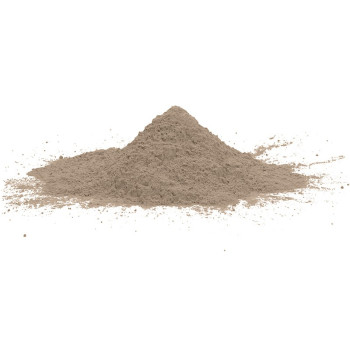 Een kleine berg fijn grijs poeder ligt op een schoon, wit oppervlak en verspreidt zich aan de basis lichtjes.