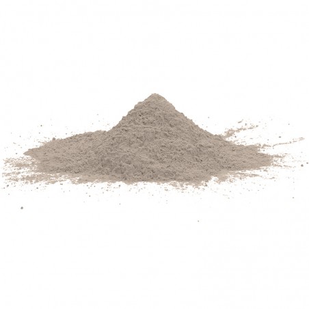 Ein Hügel aus feinem grauen Pulver liegt auf einer weißen Oberfläche und ist an den Rändern leicht verstreut, wodurch eine locke Ein Hügel aus feinem grauen Pulver liegt auf einer weißen Oberfläche und ist an den Rändern leicht verstreut, wodurch eine locke