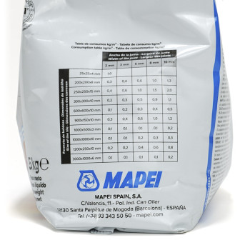 Bolsa plateada exhibe una tabla de consumo de resina-cemento con la marca `Mapei`. Contiene peso del producto y datos de la empr