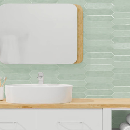 Un espejo rectangular con bordes redondeados cuelga sobre un lavabo blanco sobre una encimera de madera, contra una pared de azu Un espejo rectangular con bordes redondeados cuelga sobre un lavabo blanco sobre una encimera de madera, contra una pared de azu