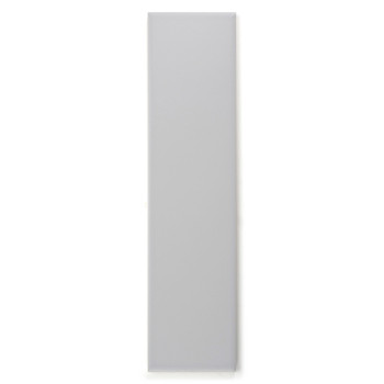 Un carreau rectangulaire, lisse et gris clair se dresse verticalement sur un fond blanc, créant une apparence simple et minimali