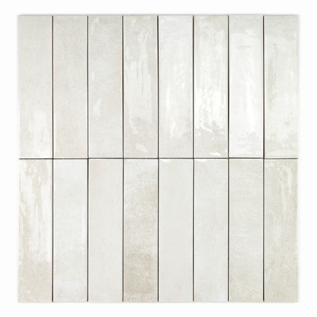 Les carreaux rectangulaires blanc cassé brillant sont alignés dans une grille 4x4, créant une apparence élégante et moderne sur Les carreaux rectangulaires blanc cassé brillant sont alignés dans une grille 4x4, créant une apparence élégante et moderne sur
