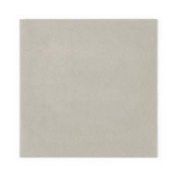 Een effen, lichtgrijze vierkante tegel met een glad oppervlak staat tegen een witte achtergrond en vertoont geen tekst of patron