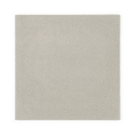 Un carreau carré gris clair uni avec une surface lisse se trouve sur un fond blanc, n'affichant aucun texte ni motif.