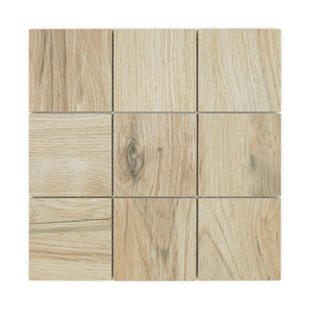 Nueve azulejos cuadrados muestran patrones de vetas de madera clara, dispuestos en una cuadrícula, creando una apariencia natura