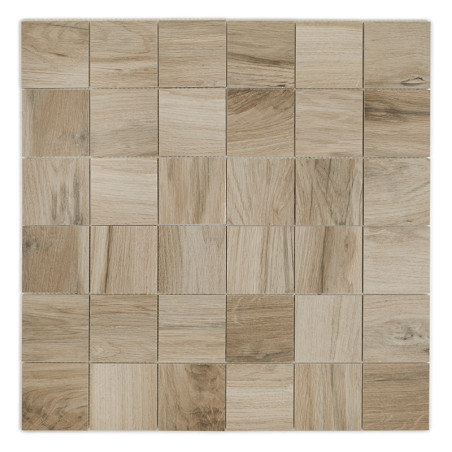 Les carreaux de céramique carrés forment une grille avec une texture naturelle semblable à celle du bois, présentant des tons br