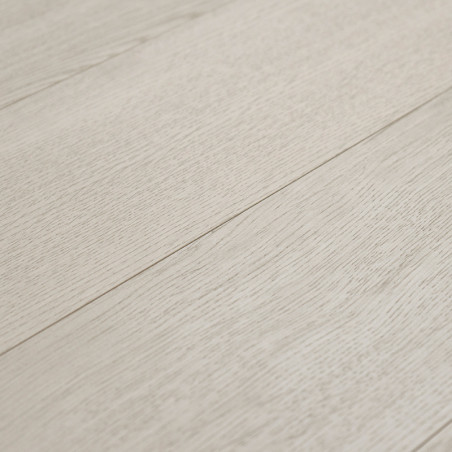 Helle Fliesen mit Holzstruktur liegen flach und simulieren Holzbretter mit schwachen Maserungsmustern in einer neutralen, sanft Helle Fliesen mit Holzstruktur liegen flach und simulieren Holzbretter mit schwachen Maserungsmustern in einer neutralen, sanft