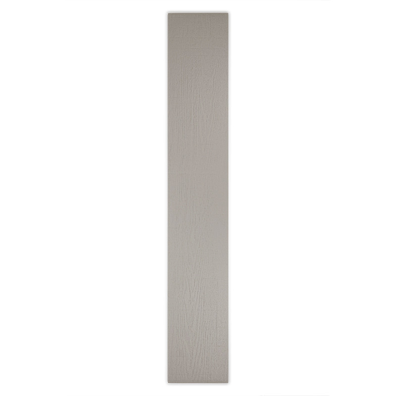 Azulejo rectangular con una textura similar a la madera de color gris claro que se alza verticalmente sobre un fondo blanco, res