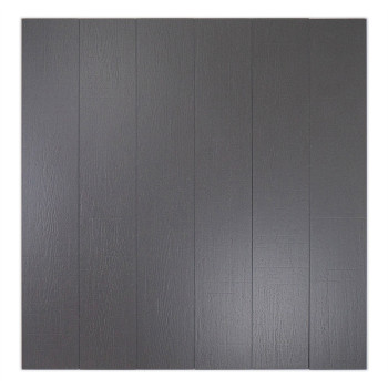 Un carreau long et étroit gris foncé présente une surface texturée ressemblant au grain du bois, sur un fond blanc uni.
