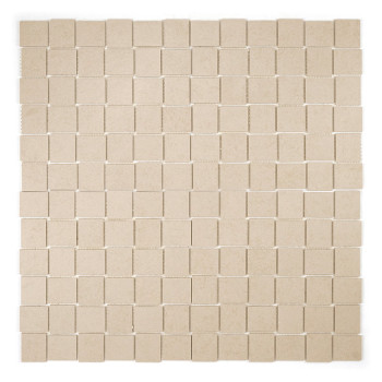 Vierkante beige tegels zijn gerangschikt in een raster, waardoor een uniform, structuurpatroon ontstaat op een vlak oppervlak te