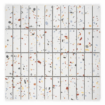 Les carreaux de céramique présentent des motifs de terrazzo multicolores dispersés sur un fond blanc, disposés en rangées vertic