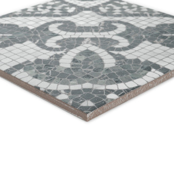 Die quadratische Fliese weist ein Mosaikmuster aus ineinandergreifenden grünen und weißen Formen auf, das auf einer glatten, hel