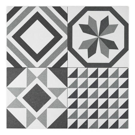 Quatro peças adjacentes exibem padrões geométricos. O canto superior esquerdo tem diamantes concêntricos, o canto superior direi