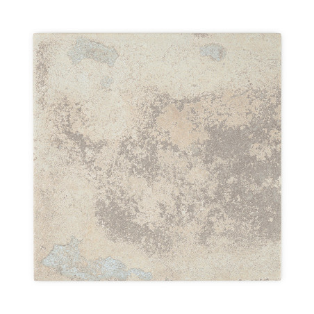 Le carreau présente un motif texturé avec des zones de beige et de gris, évoquant une apparence de pierre naturelle patinée dans
