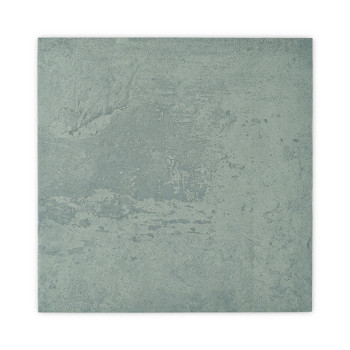 Un carreau carré présente une surface marbrée et texturée dans des tons verts sourds, rappelant la pierre naturelle, sur un fond