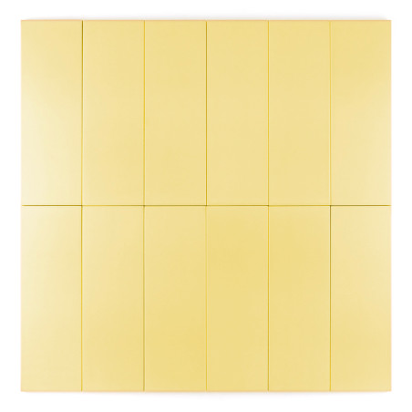 Ladrilhos retangulares amarelos dispostos em grade, criando um padrão uniforme. Os ladrilhos estão alinhados uns com os outros, Ladrilhos retangulares amarelos dispostos em grade, criando um padrão uniforme. Os ladrilhos estão alinhados uns com os outros,