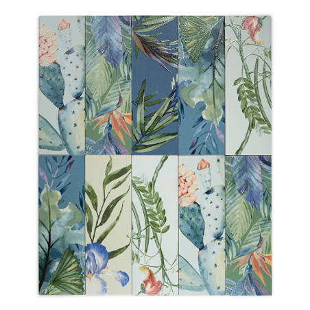 O azulejo apresenta várias plantas e flores tropicais em azuis, verdes e rosa vibrantes, criando um mosaico exuberante inspirado