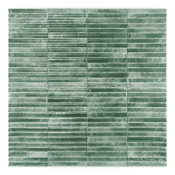 Een rechthoekige tegel vertoont horizontale groene en witte strepen met een verweerde textuur, wat een rustieke of vintage uitst