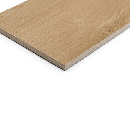 Un azulejo rectangular con textura de madera y bordes lisos, que descansa sobre una superficie blanca lisa, mostrando su patrón Un azulejo rectangular con textura de madera y bordes lisos, que descansa sobre una superficie blanca lisa, mostrando su patrón