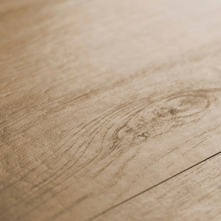 Los azulejos con textura de madera muestran patrones de vetas naturales, imitando una superficie de madera. Parece suave y sin c Los azulejos con textura de madera muestran patrones de vetas naturales, imitando una superficie de madera. Parece suave y sin c