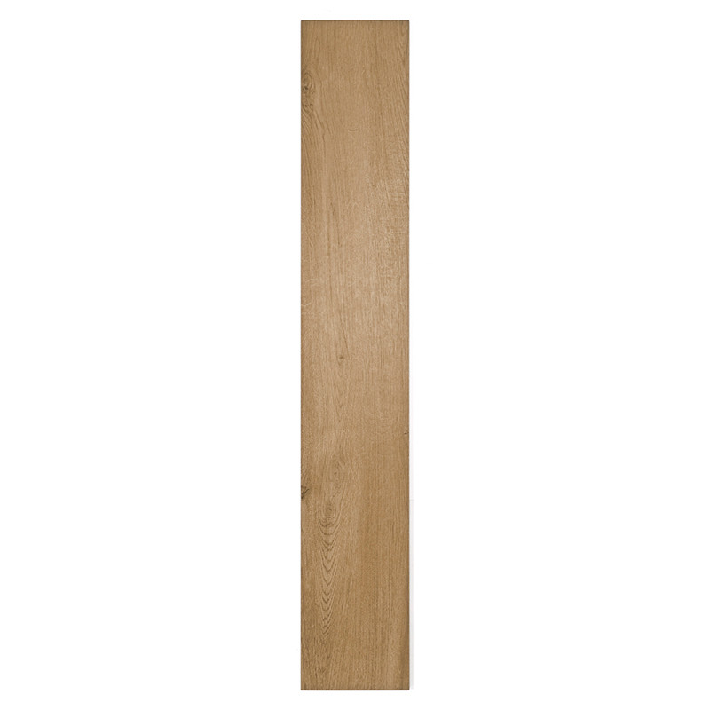 Una losa de madera larga y rectangular tiene un acabado marrón claro con patrones de vetas sutiles, que se asemeja a un piso de 