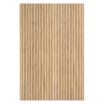 Le carreau rectangulaire présente des rayures verticales parallèles de grain de bois clair et foncé. semble plat et lisse, adapt