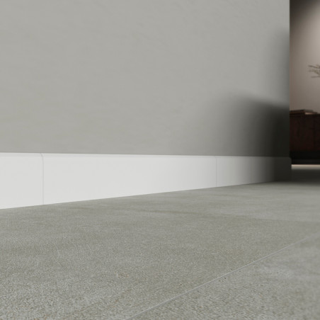 Un sol composé de plinthes grises lisses s'étend vers un mur discret avec des plinthes blanches, créant un espace intérieur épuré et moderne. Un sol composé de plinthes grises lisses s'étend vers un mur discret avec des plinthes blanches, créant un espace intérieur épuré et moderne.