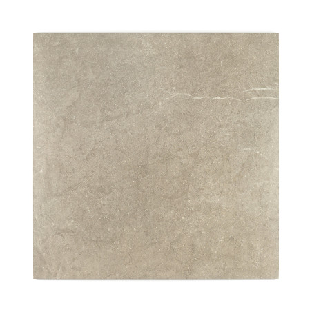 Un azulejo cuadrado liso exhibe una textura de piedra de color beige claro con vetas y motas sutiles, adecuado para aplicaciones