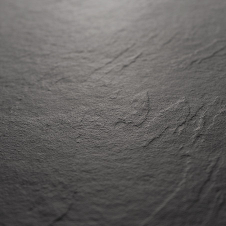 Um ladrilho de pedra escura e texturizada exibe ranhuras naturais e variações sutis de tom, evocando uma superfície robusta seme Um ladrilho de pedra escura e texturizada exibe ranhuras naturais e variações sutis de tom, evocando uma superfície robusta seme