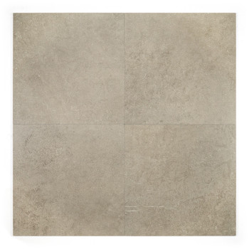 Un carreau carré et lisse présente une texture beige clair, semblable à celle de la pierre, avec des veines et des taches subtil