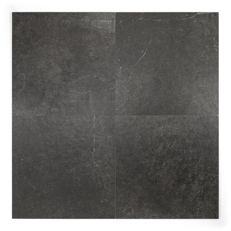 Un azulejo cuadrado de color gris oscuro está dividido en cuatro secciones con texturas sutiles y vetas blancas tenues, sobre un