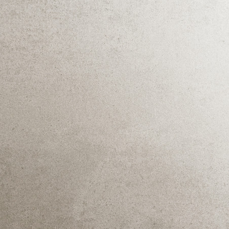 Een beige, mat afgewerkte tegel met subtiele gespikkelde textuur, die lijkt op natuursteen, ligt vlak en ongestoord en suggereer