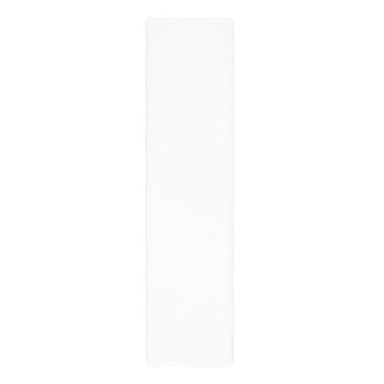 Un carreau blanc rectangulaire repose horizontalement, affichant une surface lisse et brillante. Il est placé sur un fond uni et