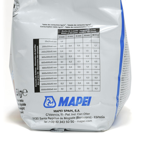 Bolsa de cemento de resina Mapei gris colocada en posición vertical, con una tabla de consumo con medidas, sobre un fondo liso. Bolsa de cemento de resina Mapei gris colocada en posición vertical, con una tabla de consumo con medidas, sobre un fondo liso.
