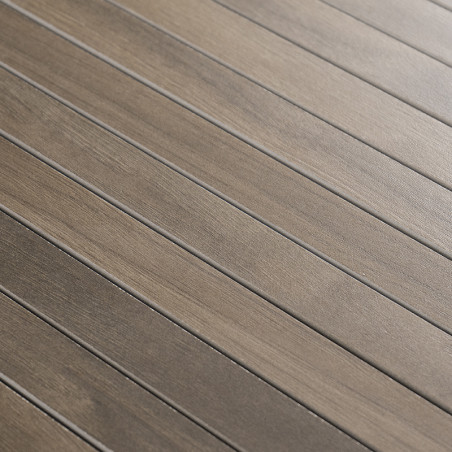 Les carreaux de bois rectangulaires sont disposés en rangées parallèles, créant une surface lisse et uniforme. La texture du car Les carreaux de bois rectangulaires sont disposés en rangées parallèles, créant une surface lisse et uniforme. La texture du car