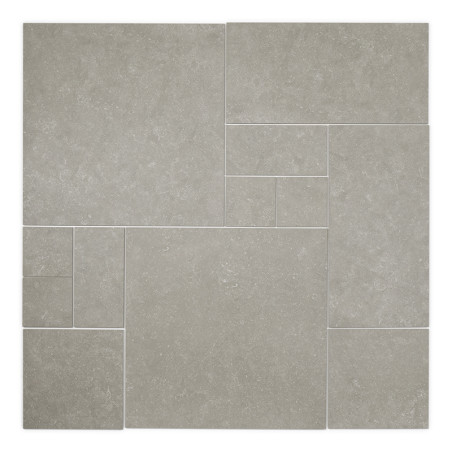 Graue Keramikfliesen weisen ein modulares Muster mit verschiedenen rechteckigen und quadratischen Formen auf. Die strukturierte 