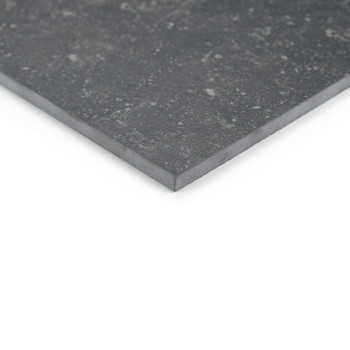 Les carreaux gris foncé présentent des sections rectangulaires de différentes tailles avec des mouchetures subtiles, créant un m