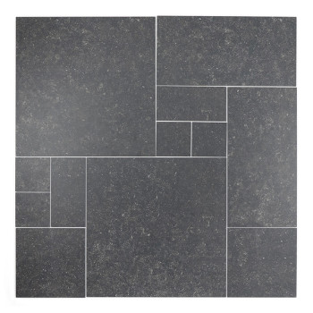 Les carreaux gris foncé présentent des sections rectangulaires de différentes tailles avec des mouchetures subtiles, créant un m