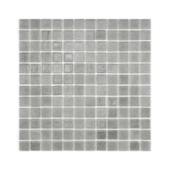 Les carreaux de mosaïque de verre gris sont disposés uniformément pour former un motif carré, créant une surface réfléchissante 