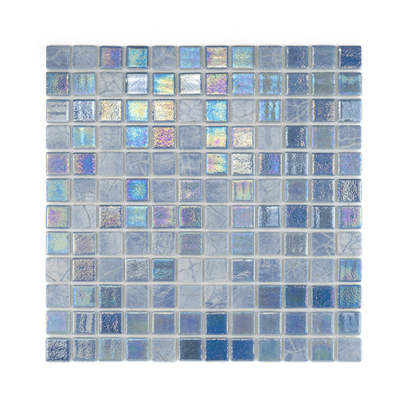 Iriserende glastegels glinsteren, gerangschikt in een strak gerasterd vierkant, en reflecteren gevarieerd licht in gedempte blau Iriserende glastegels glinsteren, gerangschikt in een strak gerasterd vierkant, en reflecteren gevarieerd licht in gedempte blau