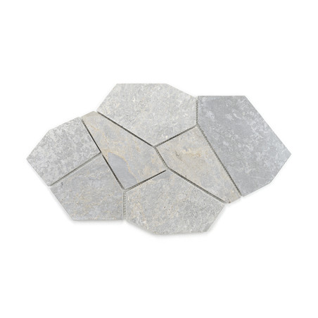 Azulejos de piedra hexagonales dispuestas en un patrón escalonado, que muestran tonos grises mezclados y variaciones sutiles de 