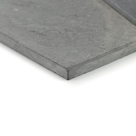Ladrilhos de pedra hexagonais se interligam perfeitamente, formando um padrão geométrico. Superfície branca texturizada com veio Ladrilhos de pedra hexagonais se interligam perfeitamente, formando um padrão geométrico. Superfície branca texturizada com veio