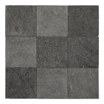 Nueve Azulejos de piedra de color gris oscuro dispuestas en una cuadrícula cuadrada, creando una superficie uniforme y texturiza