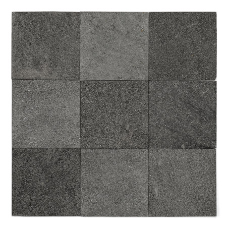 Nueve Azulejos de piedra de color gris oscuro dispuestas en una cuadrícula cuadrada, creando una superficie uniforme y texturiza