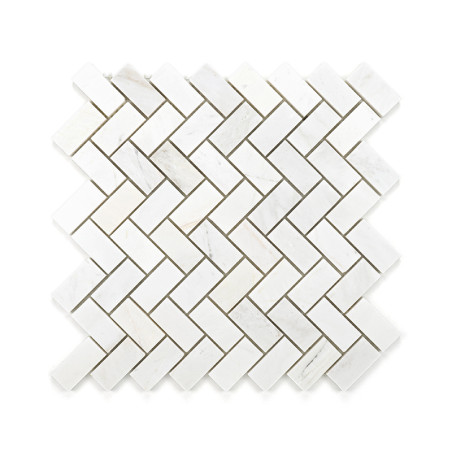 Los azulejos de mármol rectangulares blancas están dispuestas en forma de espiga, formando un diseño geométrico entrelazado sobr Los azulejos de mármol rectangulares blancas están dispuestas en forma de espiga, formando un diseño geométrico entrelazado sobr
