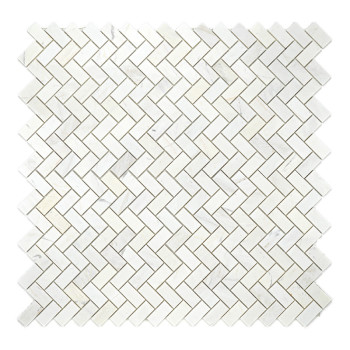 Witte rechthoekige marmeren tegels zijn gerangschikt in een visgraatpatroon en vormen een in elkaar grijpend geometrisch ontwerp