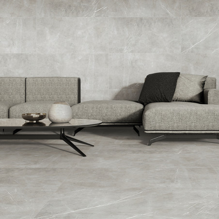 O piso de cerâmica cinza se estende por uma sala de estar minimalista com um sofá cinza moderno e uma mesa de centro elegante ad