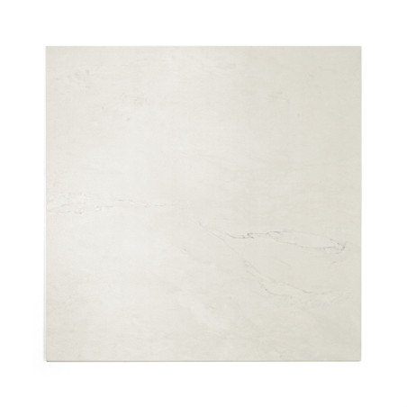 Een vierkante tegel in een lichtbeige kleur vertoont subtiele, gemarmerde patronen. Het rust tegen een effen, witte achtergrond.